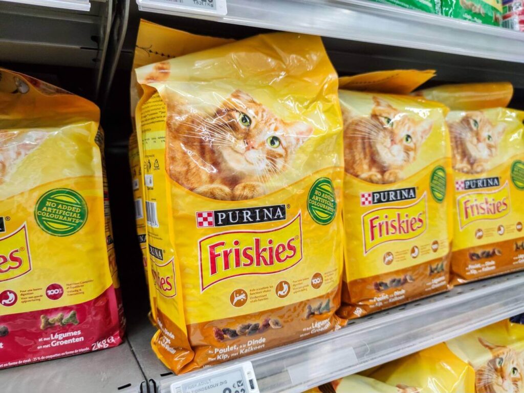 How Many Calories in Friskies Dry Cat Food